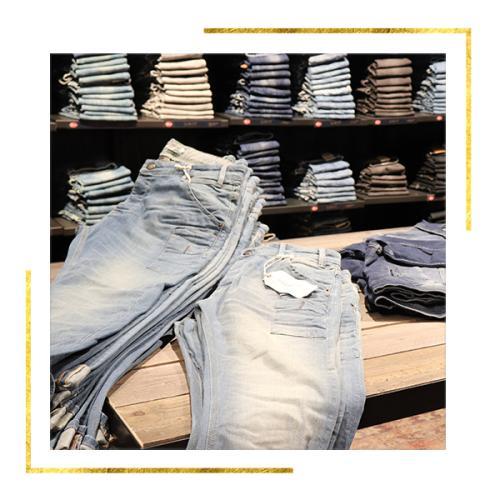 3 Jeans für 129 € + ein gratis Accessoire von 12.10. bis 17.10 3 Jeans für 129 € + ein gratis Accessoire von 12.10. bis 17.10